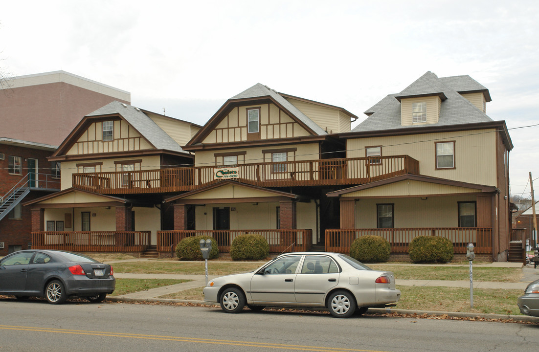 The Chalets in Huntington, WV - Building Photo