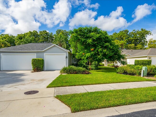 1429 Monarch Cir in Naples, FL - Foto de edificio - Building Photo