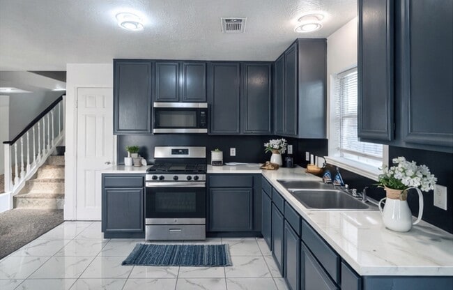 property at 2206 Laurel Oak Dr