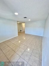 6024 SW 26th St-Unit -112 in Miramar, FL - Foto de edificio - Building Photo