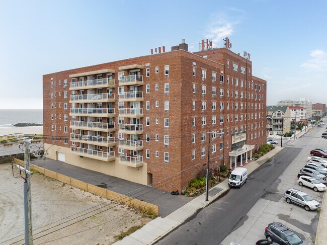 Lafayette Terrace in Long Beach, NY - Building Photo - Building Photo