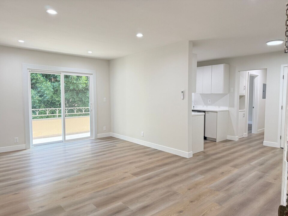 1835 CAMDEN AVE. LP in Los Angeles, CA - Building Photo