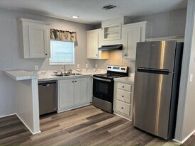 4000 24th St N in St. Petersburg, FL - Building Photo