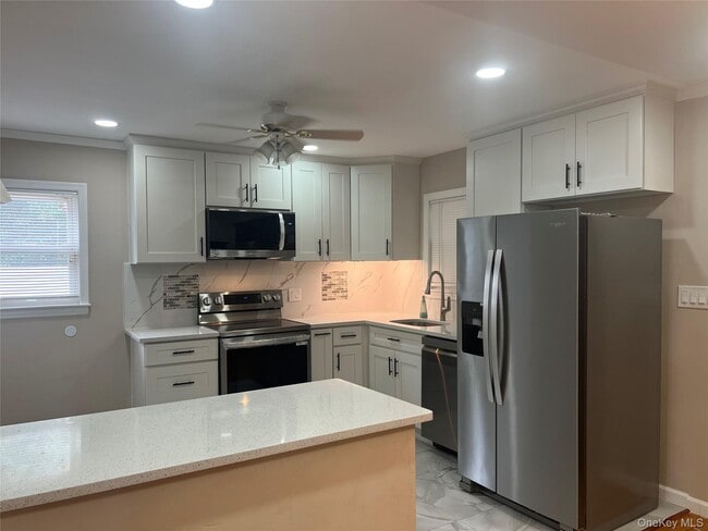 694 Blackstone Ave in East Meadow, NY - Building Photo - Building Photo