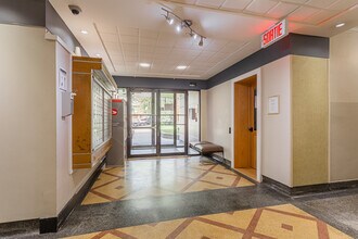 Le Crestwood in Montréal, QC - Foto de edificio - Building Photo