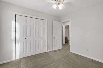 127 Hollington Dr NE in Huntsville, AL - Foto de edificio - Building Photo