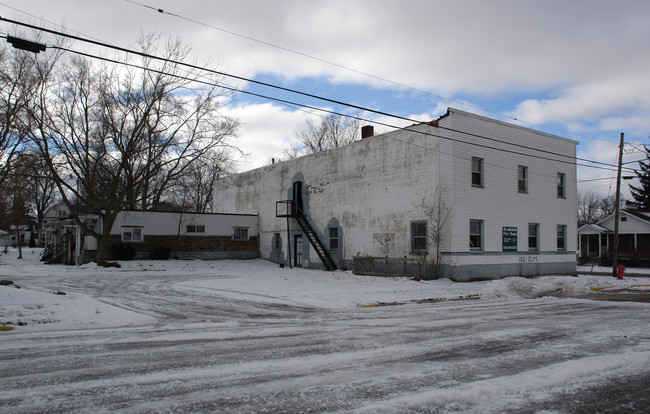 102 E Elm St in Carson City, MI - Building Photo - Building Photo