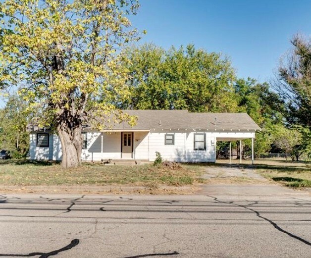 602 E Jefferson St in Tecumseh, OK - Foto de edificio