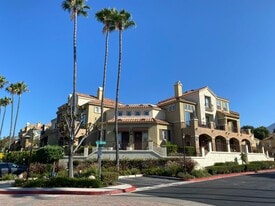 52 Vía Pamplona in Rancho Santa Margarita, CA - Building Photo