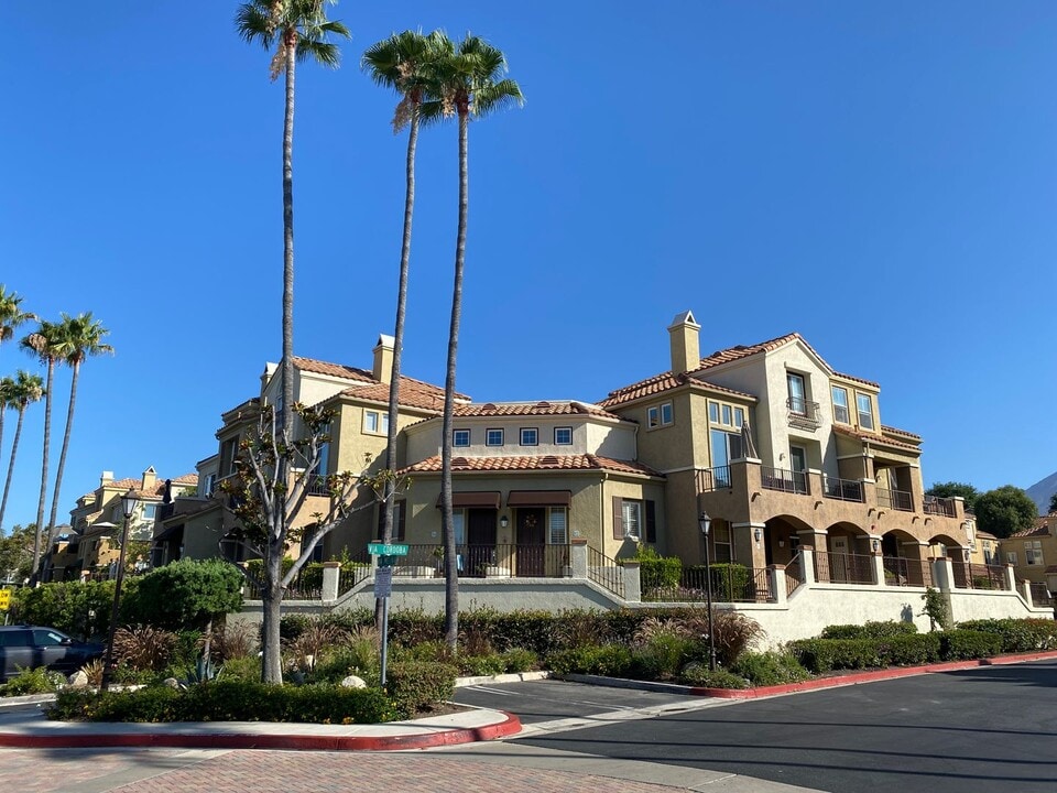 52 Vía Pamplona in Rancho Santa Margarita, CA - Building Photo