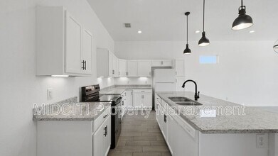 895 E Mather St in New Braunfels, TX - Building Photo - Building Photo