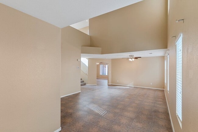 5016 Glittering Star Ct in Las Vegas, NV - Building Photo - Building Photo