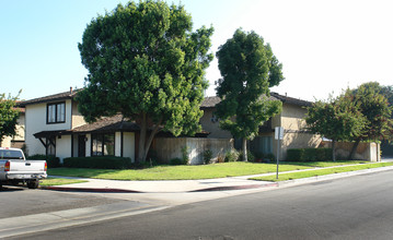 1260 S Sunburst Way in Anaheim, CA - Building Photo - Building Photo