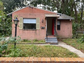 2046 W 17th St in Jacksonville, FL - Building Photo