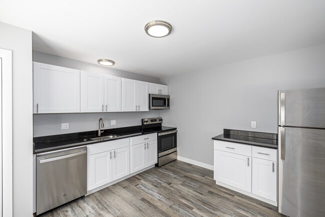 Marshfield Apartments in North Branford, CT - Foto de edificio - Interior Photo