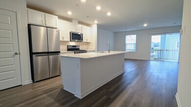 1384 Foxglove Ct in Bartlett, IL - Building Photo - Building Photo