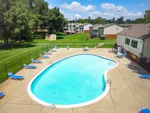 Briarwood Apartments in Waterford, MI - Building Photo - Building Photo