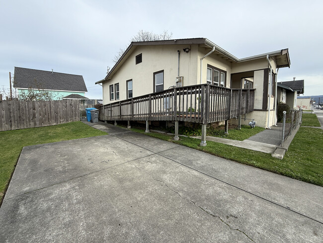 1425 4th St in Eureka, CA - Foto de edificio - Building Photo