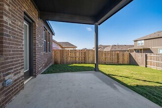 108 Leatherleaf Dr in Mustang Ridge, TX - Building Photo - Building Photo