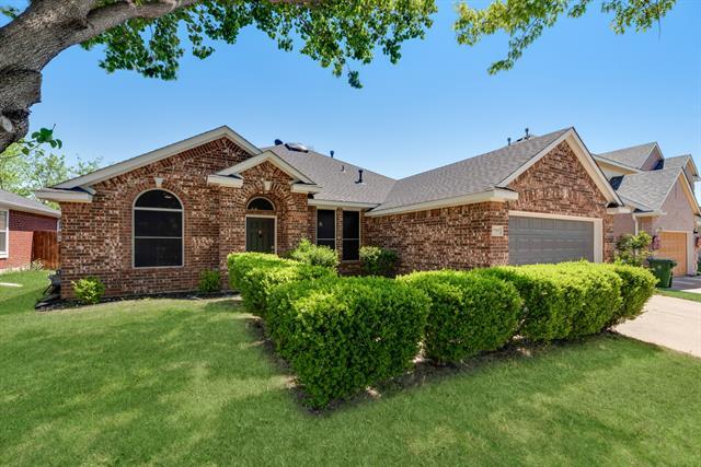 7705 Danuers Ln in Arlington, TX - Foto de edificio