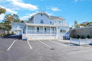 110 School St in Glen Cove, NY - Building Photo