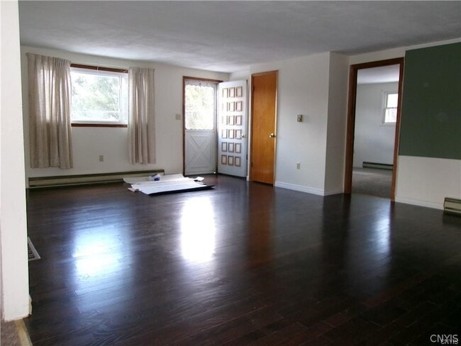 3225 Gracie Rd in Cortland, NY - Foto de edificio - Building Photo