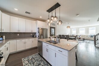 26 Colgate Dr in Morristown, NJ - Building Photo - Building Photo