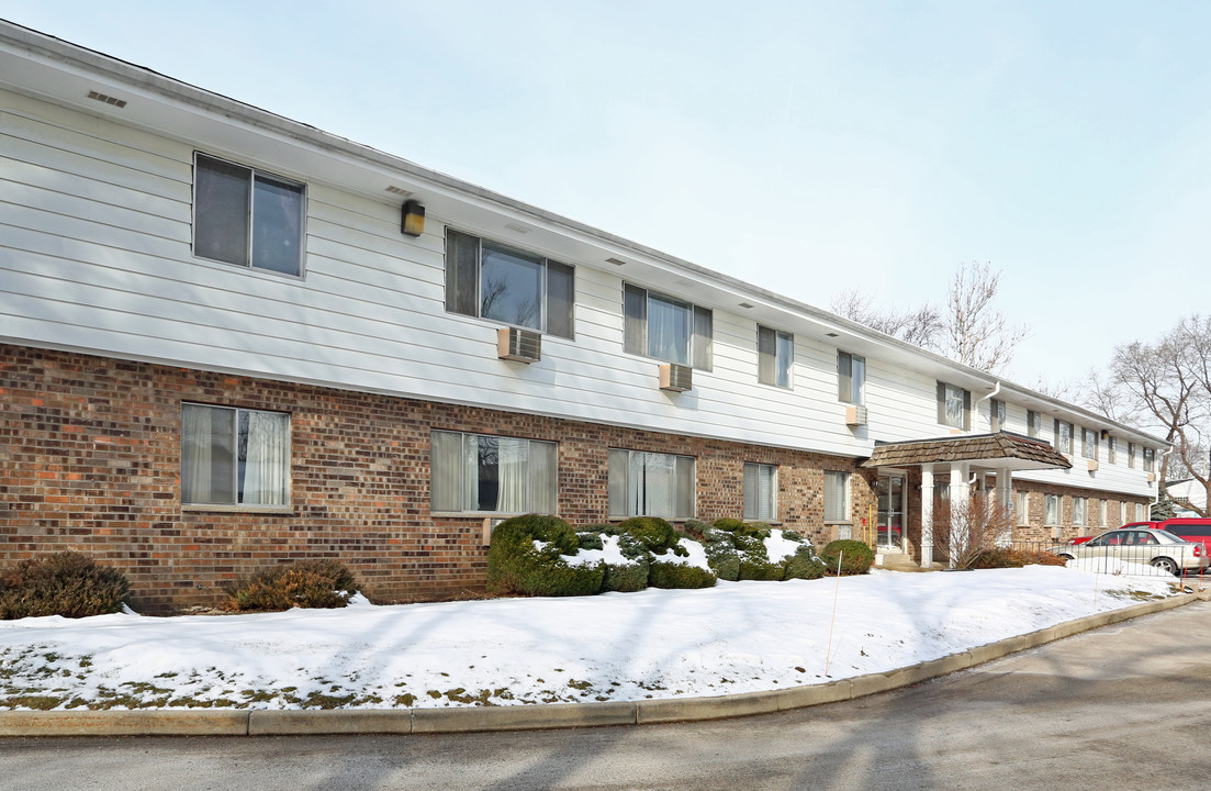 Arcadian Apartments in Waukesha, WI - Foto de edificio