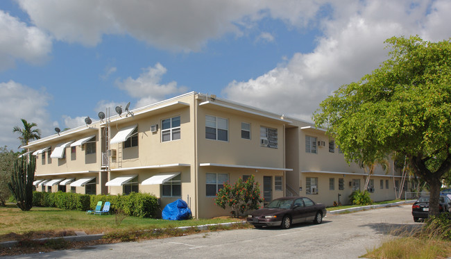 Ken Bar Apartments in Fort Lauderdale, FL - Building Photo - Building Photo