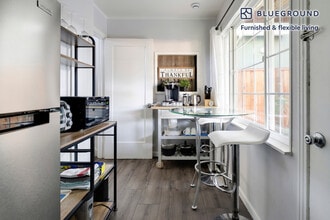 251 C St in Redwood City, CA - Foto de edificio - Building Photo