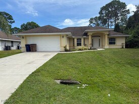 1093 Countess Ave in Lehigh Acres, FL - Building Photo