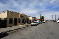 725-729 Sanford Ave in Wilmington, CA - Foto de edificio - Building Photo