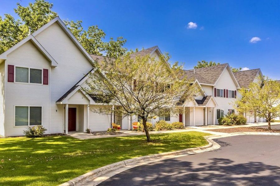 CHARTER OAKS TOWNHOMES in Waseca, MN - Foto de edificio