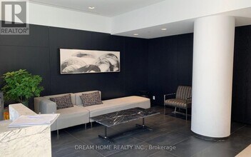 203 College St in Toronto, ON - Building Photo - Building Photo