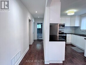 445 Taylor Mills Dr N in Richmond Hill, ON - Building Photo - Building Photo