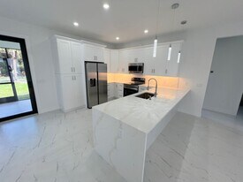 2657 2nd Ave SE in Naples, FL - Building Photo