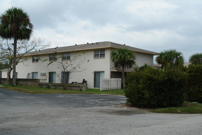 2322 S Palmetto Ave in Daytona Beach, FL - Building Photo - Building Photo