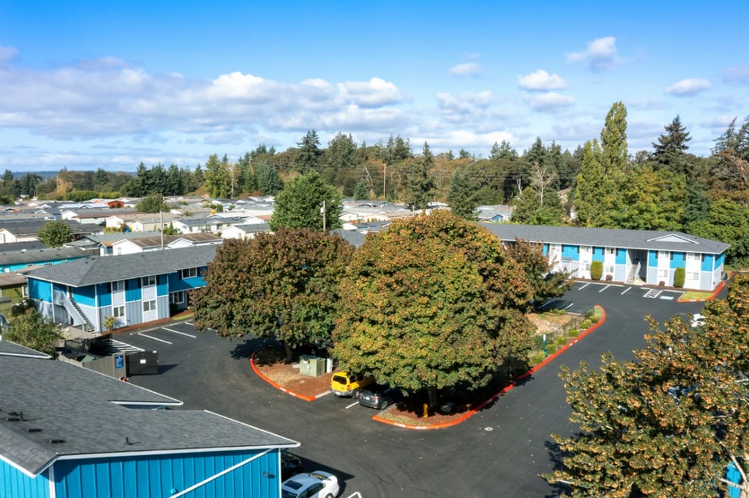 Southern Pines in Lakewood, WA - Building Photo