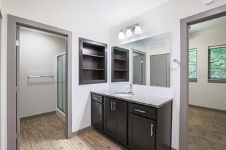 Pinnacle Lofts in Wichita, KS - Building Photo - Interior Photo