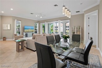 5025 Blauvelt Way in Naples, FL - Building Photo - Building Photo