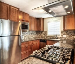 160 Cedar Way in Laguna Beach, CA - Building Photo - Building Photo