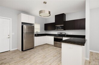 9 Valeria St in Edinburg, TX - Building Photo - Building Photo