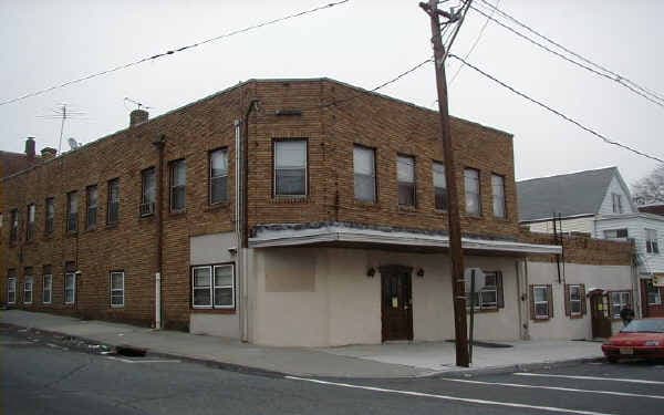 324-328 Hope Ave in Clifton, NJ - Building Photo