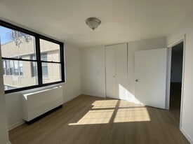 200 E 27th St in New York, NY - Building Photo