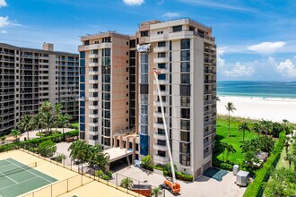 Gulfview Club Condos in Marco Island, FL - Foto de edificio - Building Photo
