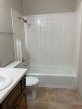 611 Hickory Hill Ln in Des Moines, IA - Building Photo - Building Photo