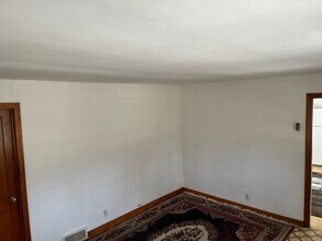 454 Rowley Rd, Unit Large Duplex Apartment in Depew, NY - Foto de edificio - Building Photo