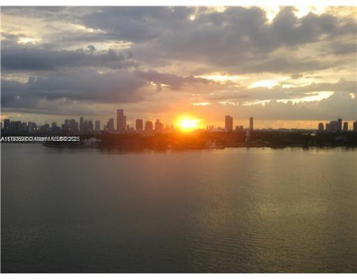 1000 West Ave in Miami Beach, FL - Foto de edificio - Building Photo