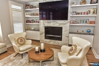 32 Cinnamon Dr in Upper Saddle River, NJ - Building Photo - Building Photo