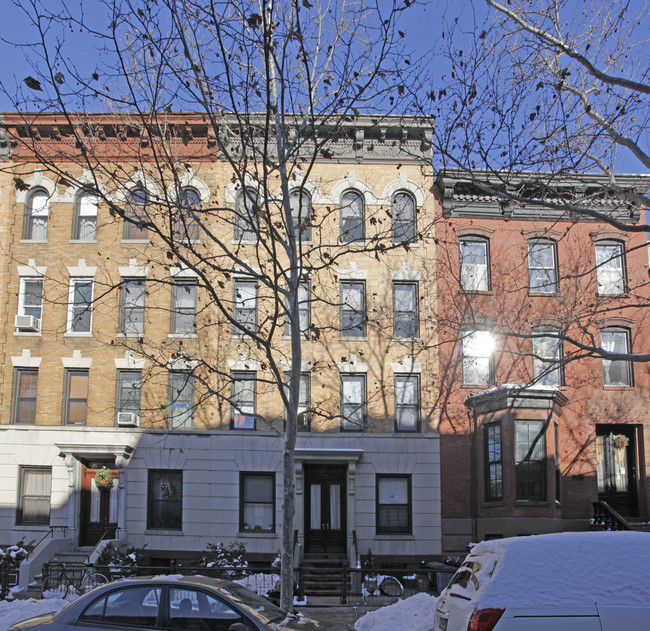 139 Kent St in Brooklyn, NY - Building Photo - Building Photo